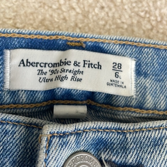 Abercrombie & Fitch 90’s Straight distressed denim - Picture 4 of 6